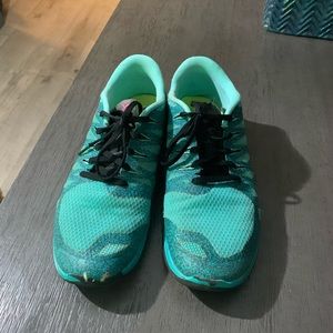 Nike Women’s shoes.  Green and pink good condition